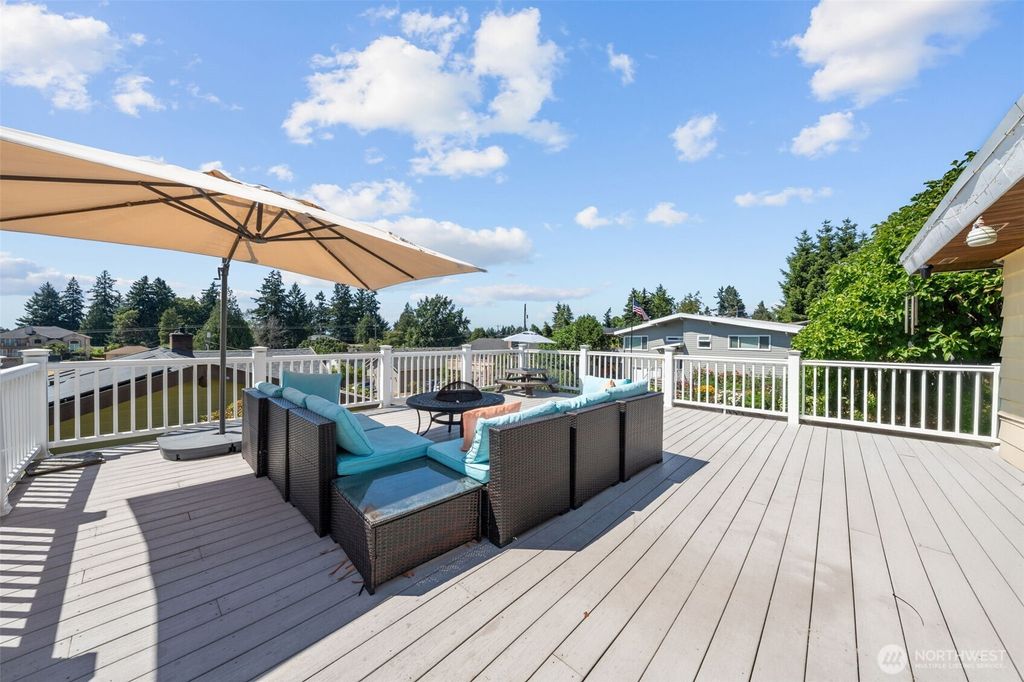 Photo of 2005 SW 117th Place, Burien, WA 98146 (MLS # 2408788)