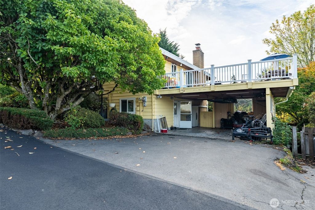 Photo of 2005 SW 117th Place, Burien, WA 98146 (MLS # 2408788)