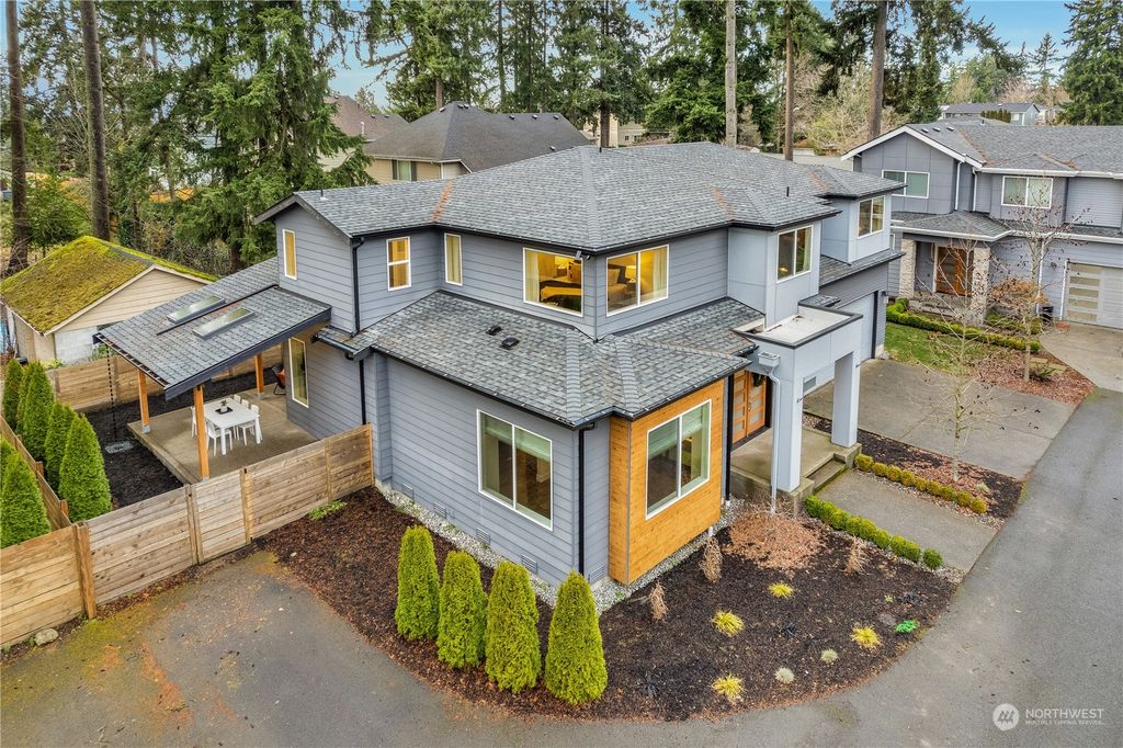 Photo of 715 Newport Court NE, Renton, WA 98056 (MLS # 2192421)