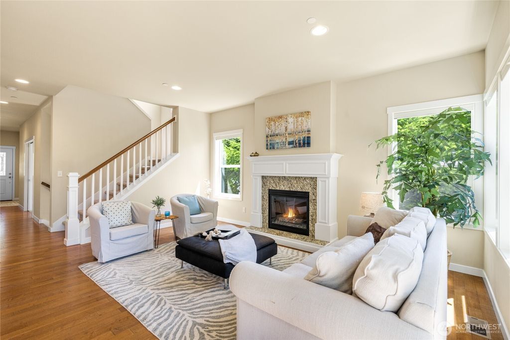 Photo of 1501 209th Avenue NE, Sammamish, WA 98074 (MLS # 2405021)