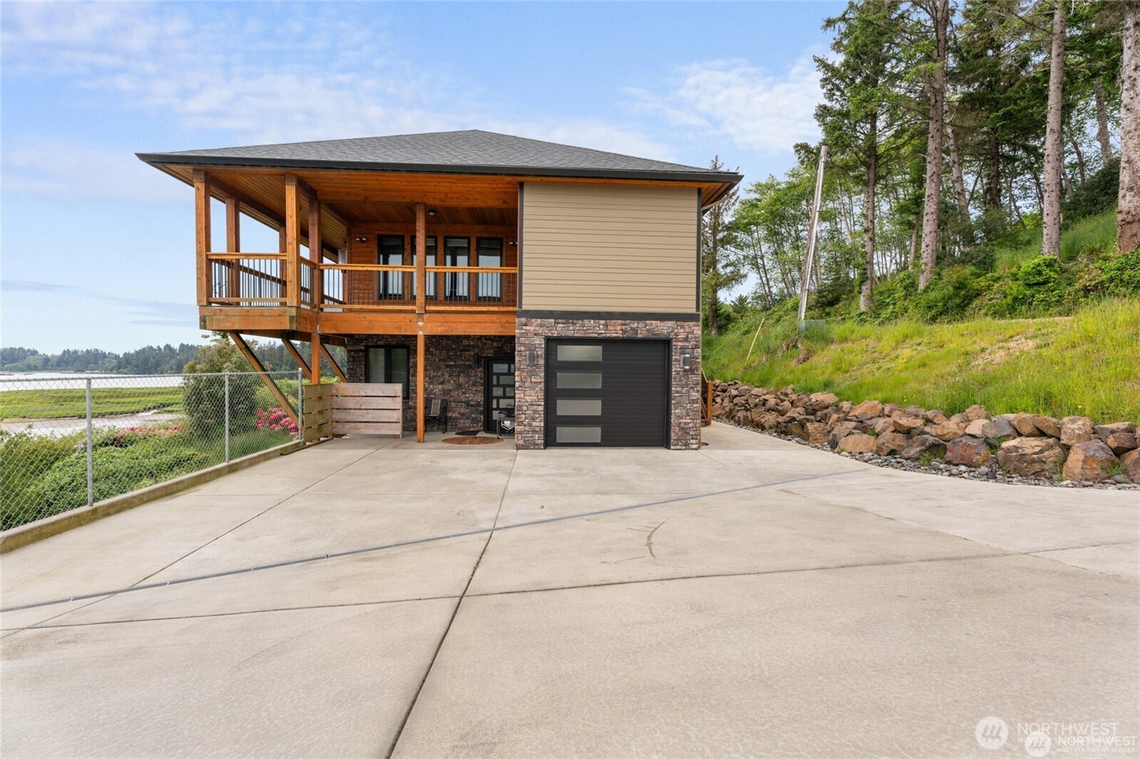 182 Robert Gray Drive SW