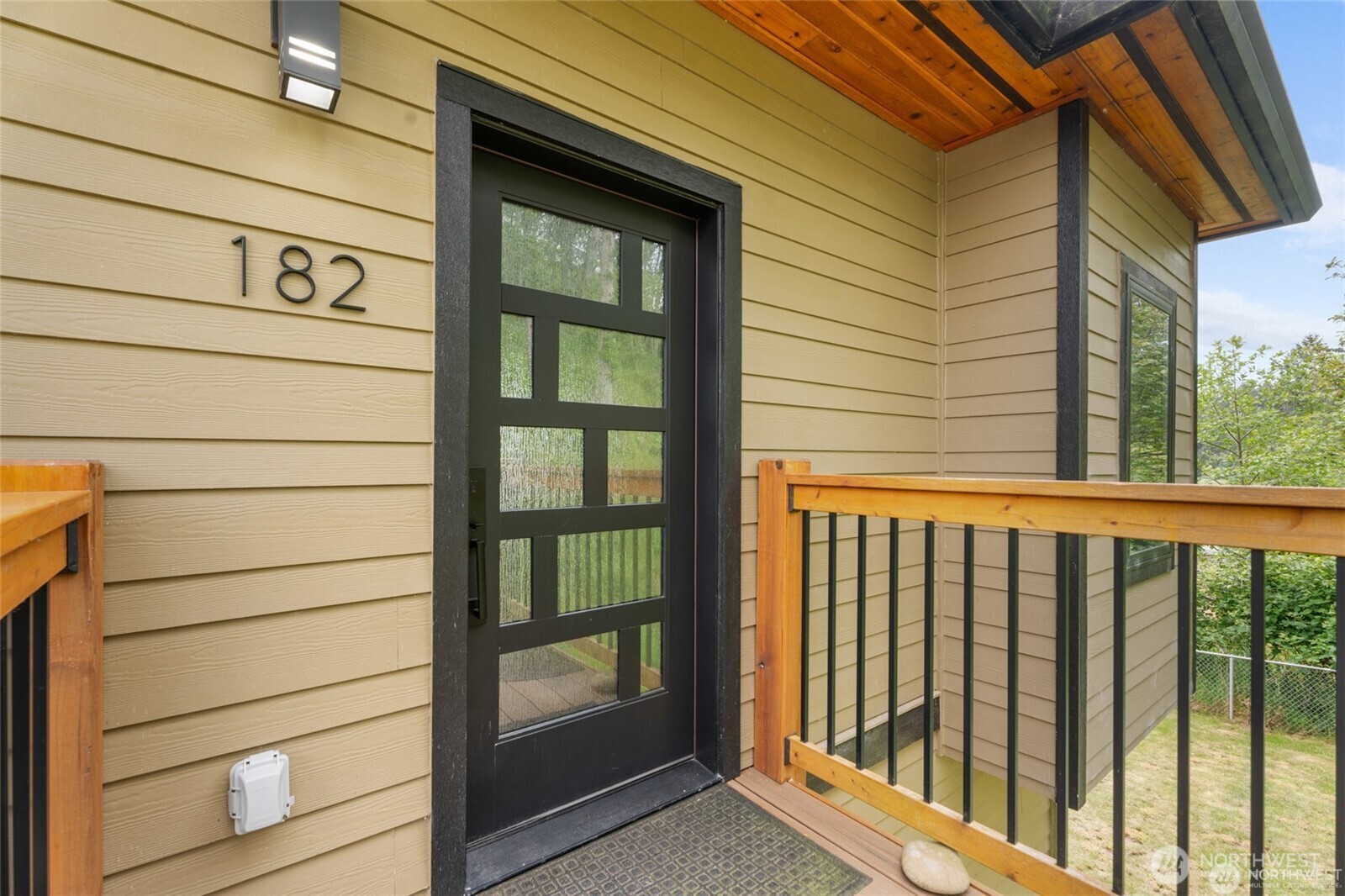182 Robert Gray Drive SW
