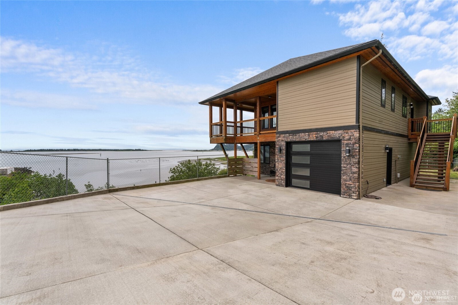 182 Robert Gray Drive SW