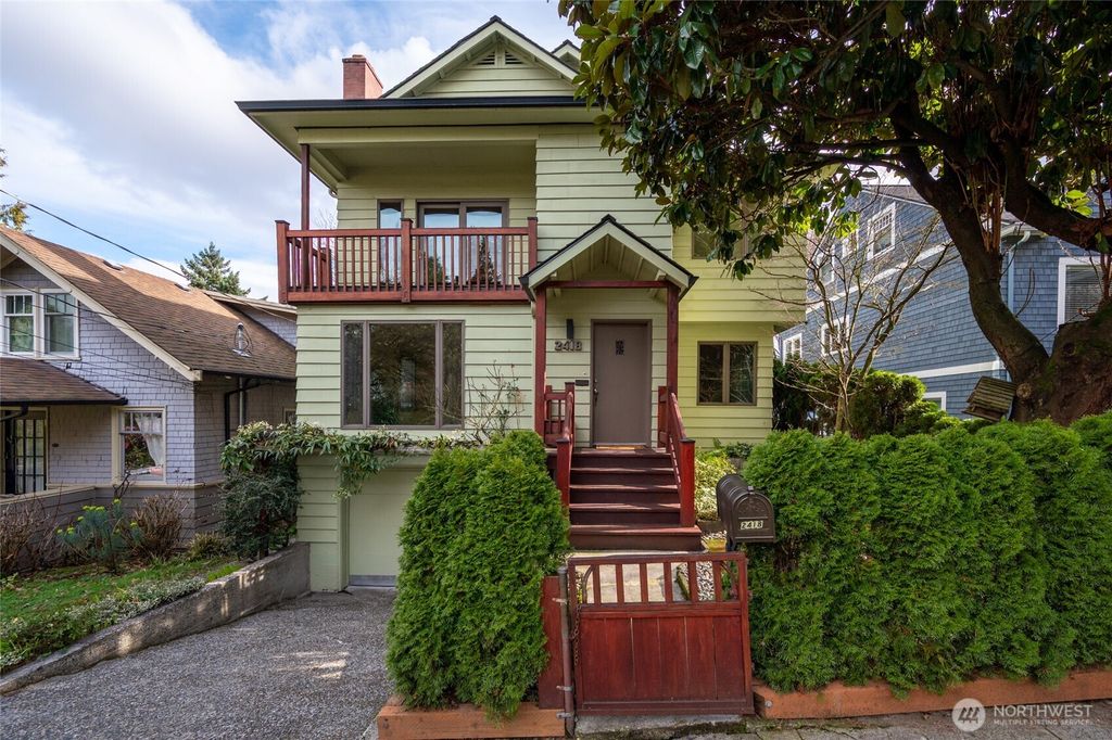Photo of 2418 Federal Avenue E, Seattle, WA 98102 (MLS # 2481151)