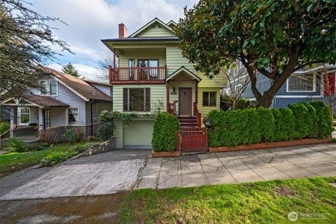 Photo of 2418 Federal Avenue E, Seattle, WA 98102 (MLS # 2481151)