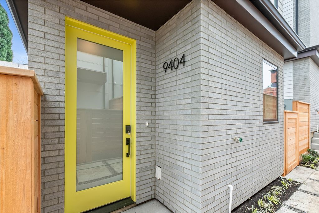 Photo of 9406 18th Avenue SW, Seattle, WA 98106 (MLS # 2222519)