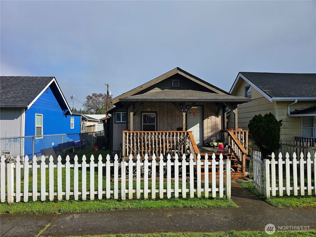 Photo of 1332 Central Blvd Blvd, Centralia, WA 98531 (MLS # 2492203)