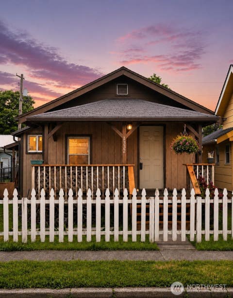 Photo of 1332 Central Blvd Blvd, Centralia, WA 98531 (MLS # 2492203)