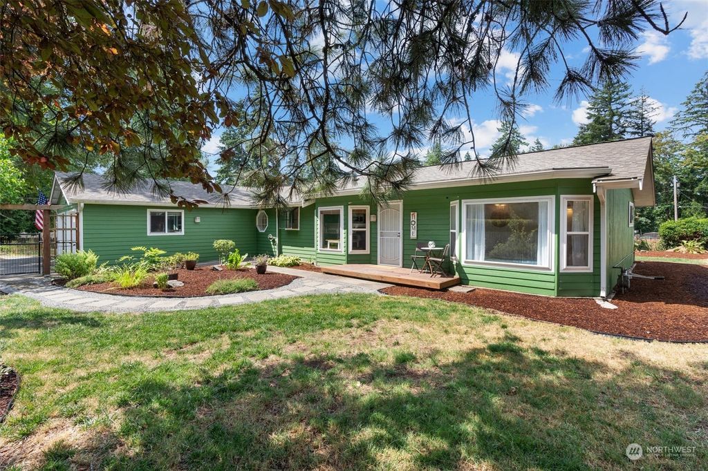 Photo of 13661 144th Avenue SE, Renton, WA 98059 (MLS # 2276077)