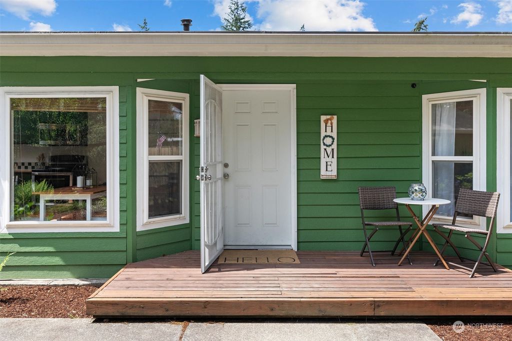 Photo of 13661 144th Avenue SE, Renton, WA 98059 (MLS # 2276077)