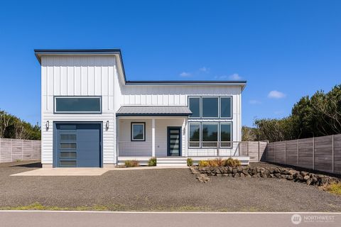 Photo of 787 Ocean Shores Boulevard SW, Ocean Shores, WA 98569 (MLS # 2446932)