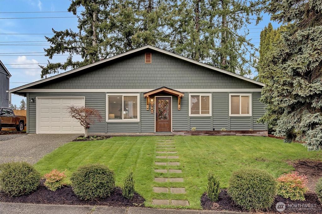 Photo of 620 20th Street, Snohomish, WA 98290 (MLS # 2347806)