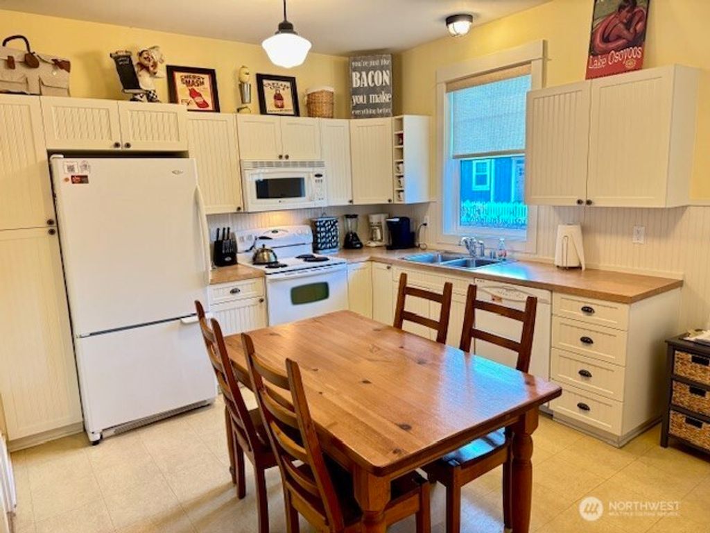 Photo of 102 Shenanigan Lane, Oroville, WA 98844 (MLS # 2471497)