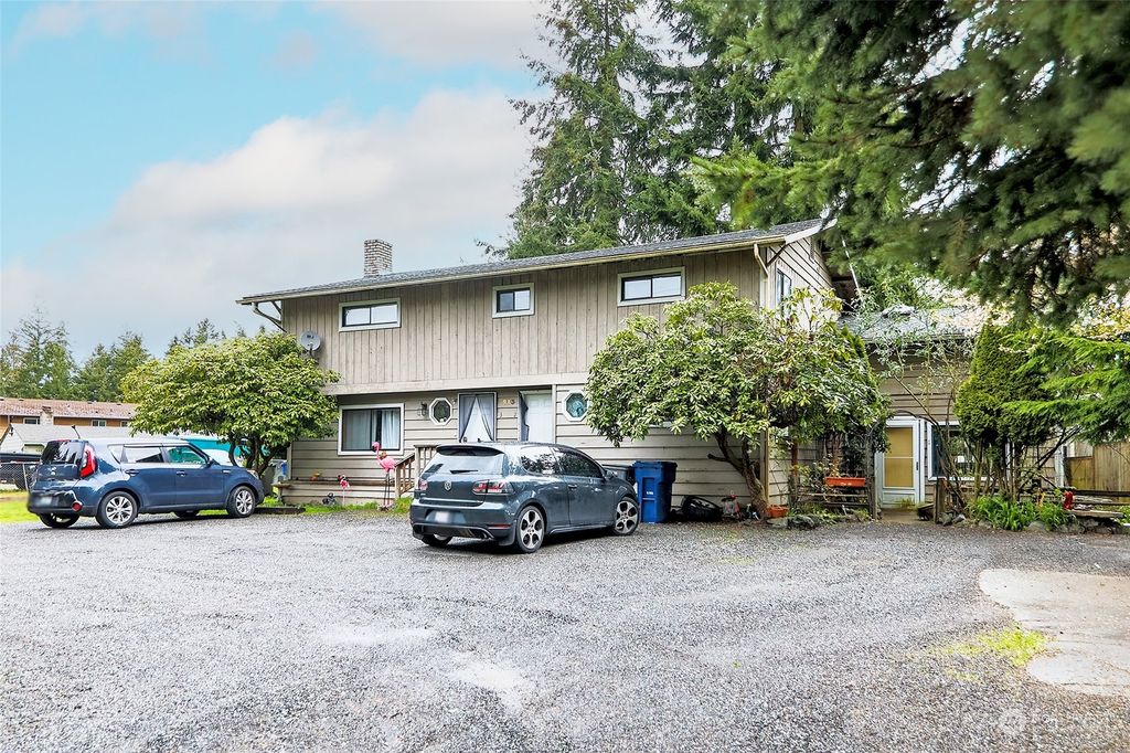 Photo of 913 Peters Place, Everett, WA 98208 (MLS # 2178261)