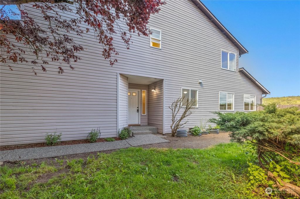 Photo of 12913 58th Avenue NE, Marysville, WA 98271 (MLS # 2243589)