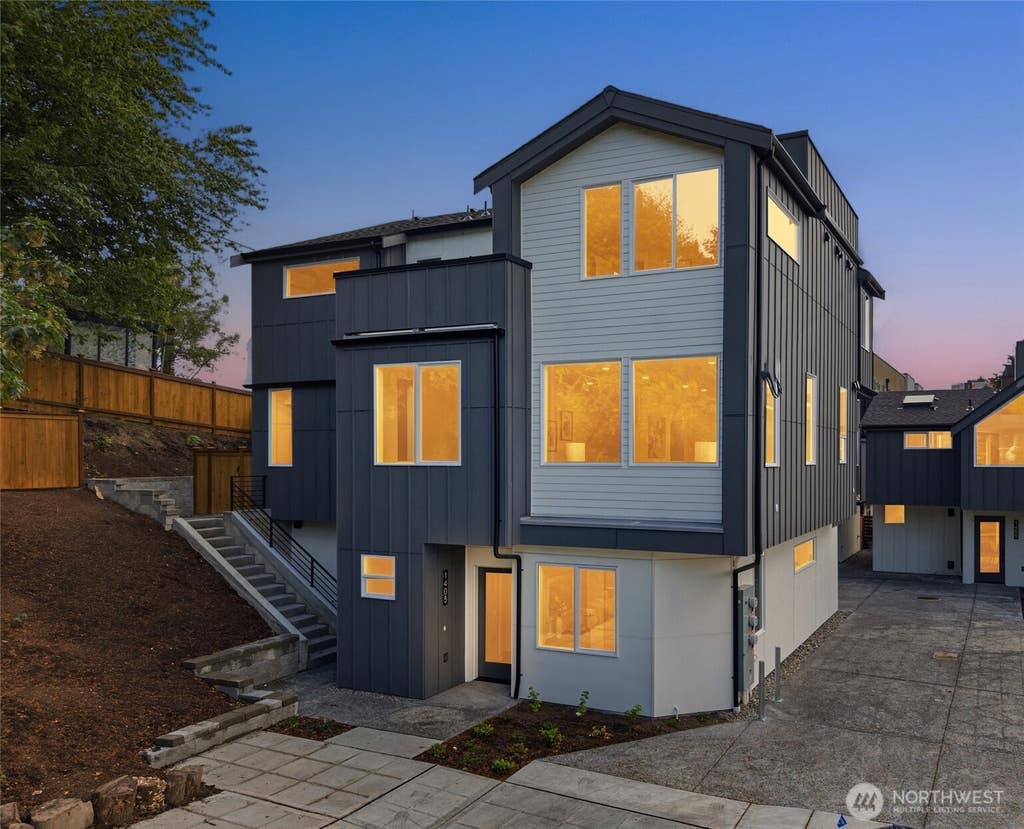 Photo of 1405 29th Avenue, Seattle, WA 98122 (MLS # 2536285)