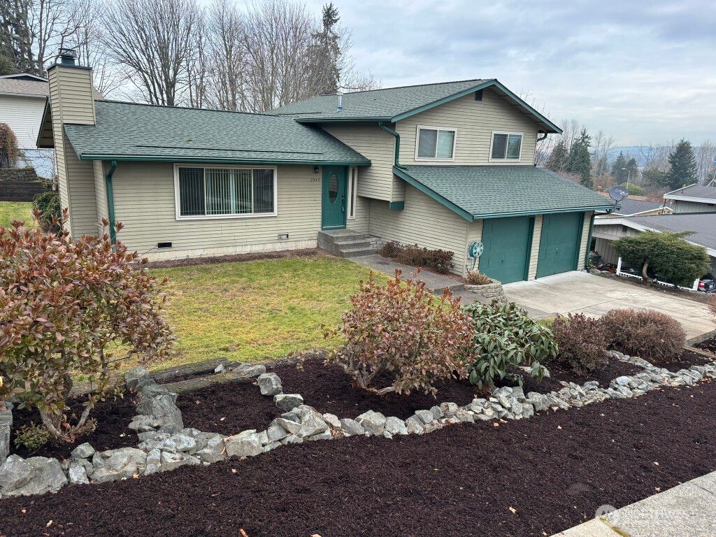 Photo of 2542 SE 16th Street, Renton, WA 98058 (MLS # 2477710)