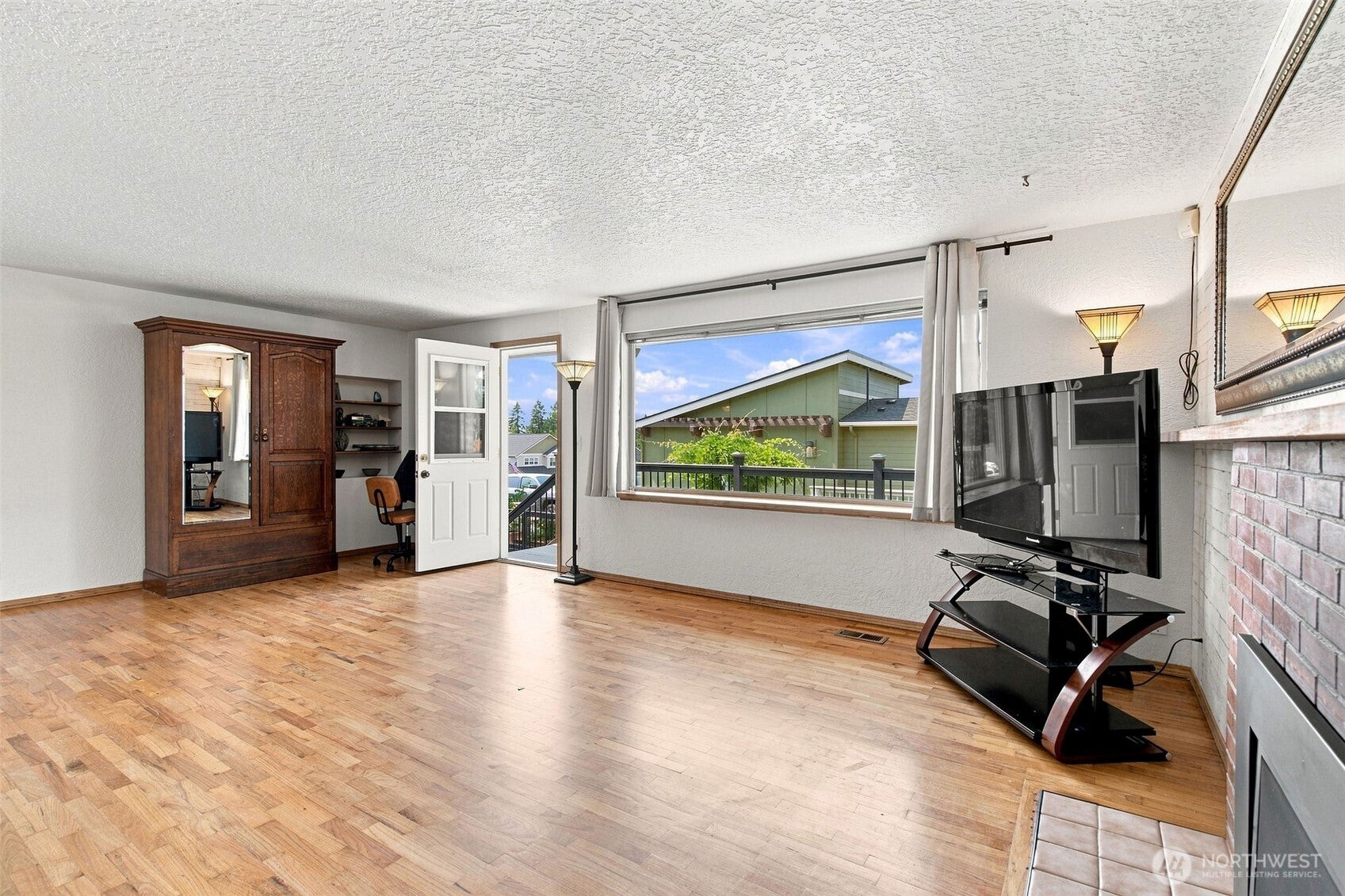 16 81ST Avenue SE