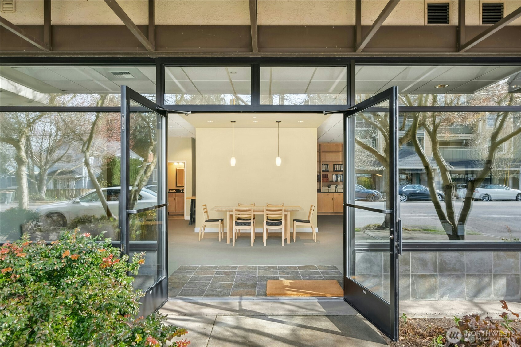 3121 W Government Way Comm 1