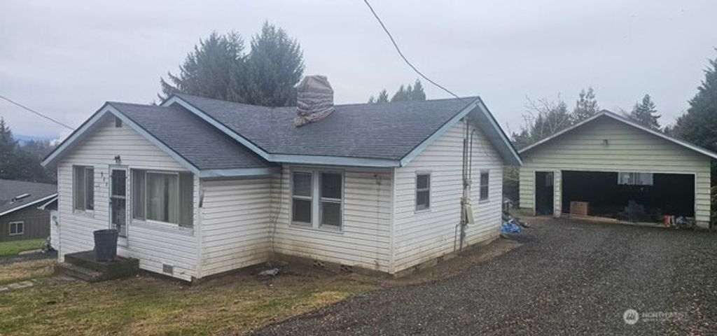 Photo of 311 N 19th Avenue, Kelso, WA 98626 (MLS # 2460926)