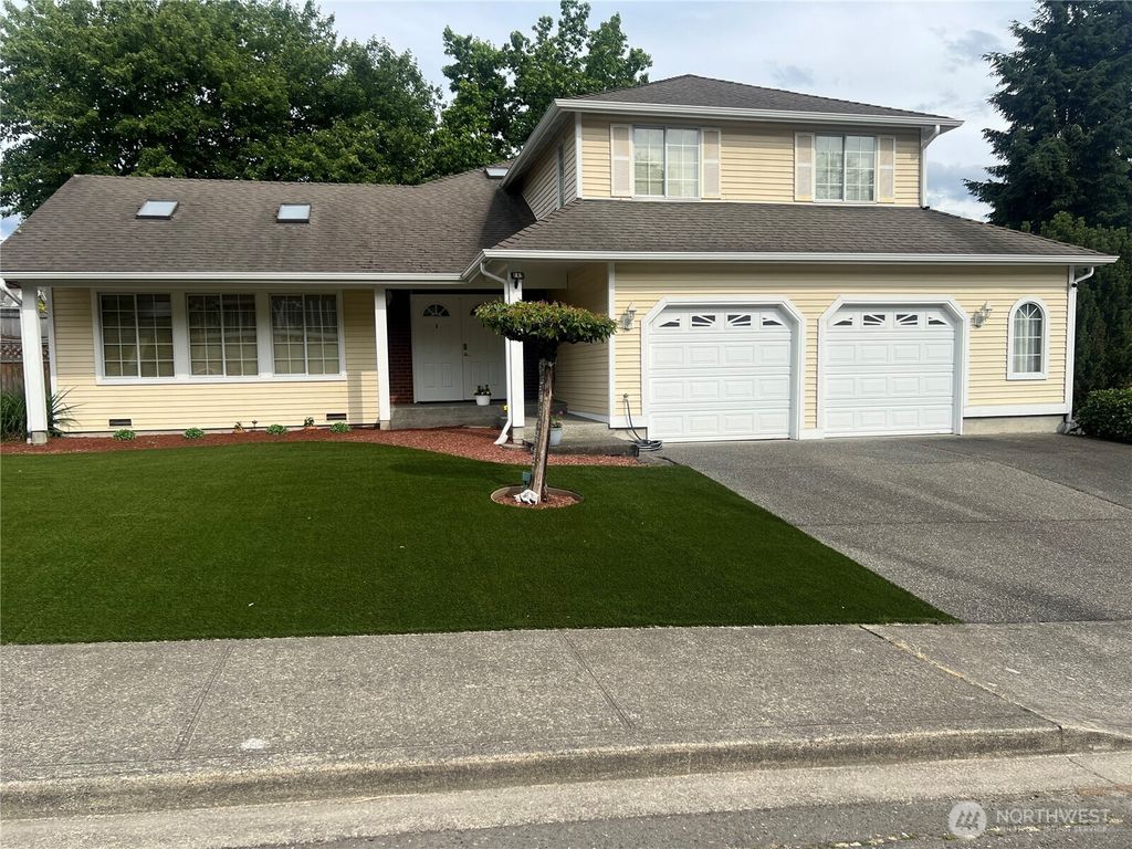 Photo of 242 Oakesdale Avenue SW, Renton, WA 98057 (MLS # 2396475)