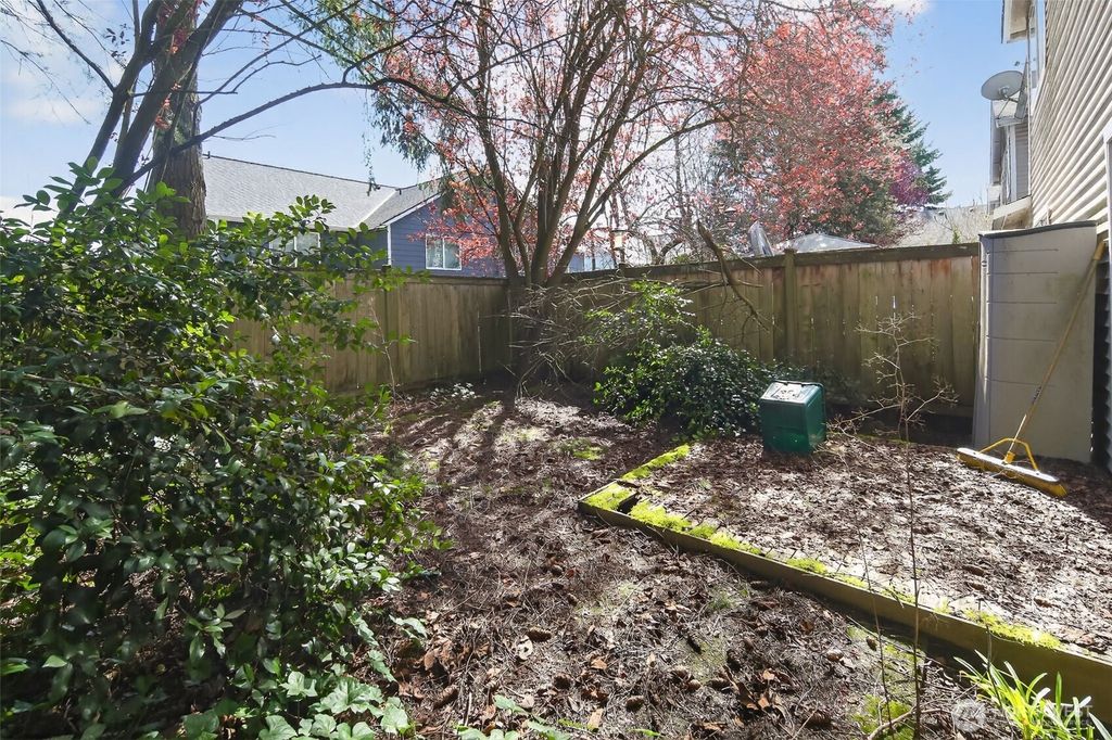 Photo of 15511 35th Avenue W #F, Lynnwood, WA 98087 (MLS # 2506389)