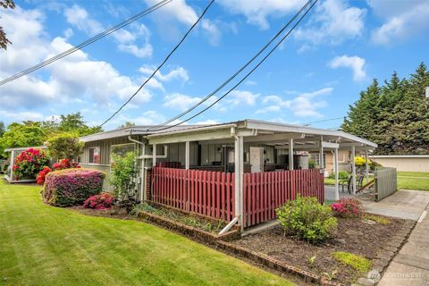 Photo of 348 7th Place SE #Unit 1, Puyallup, WA 98372 (MLS # 2380753)