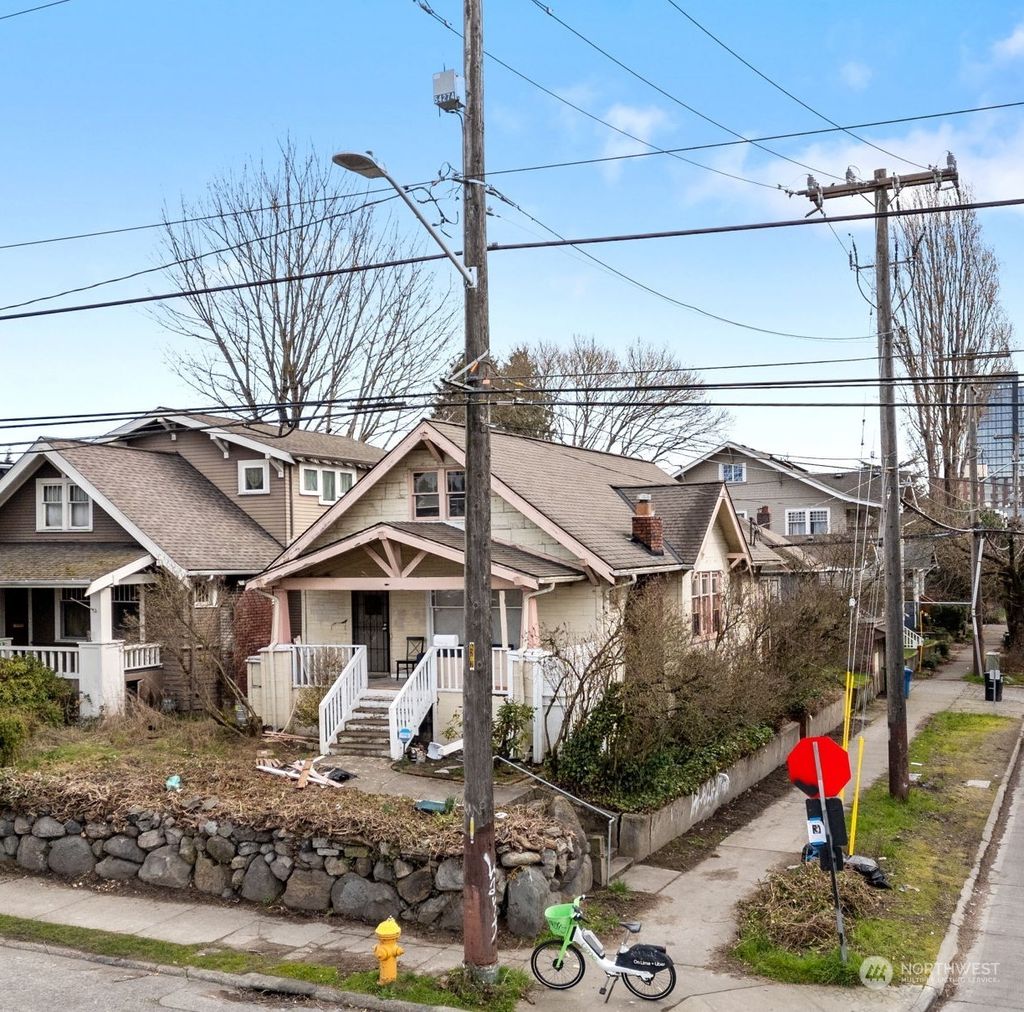 Photo of 4700 7th Avenue NE, Seattle, WA 98105 (MLS # 2204170)
