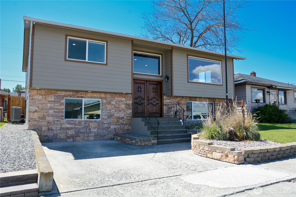 Photo of 710 E 2nd Avenue, Odessa, WA 99159 (MLS # 2517452)