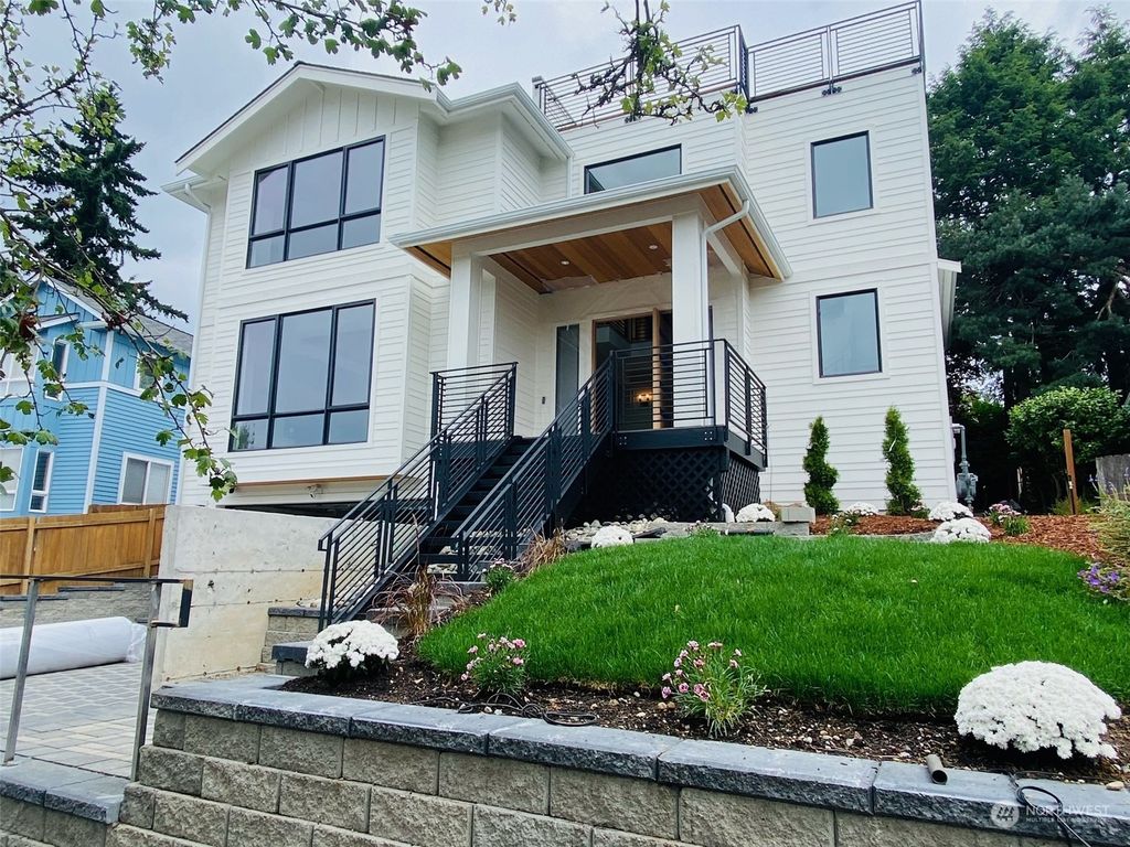 Photo of 6020 Oberlin Avenue NE, Seattle, WA 98115 (MLS # 2157300)