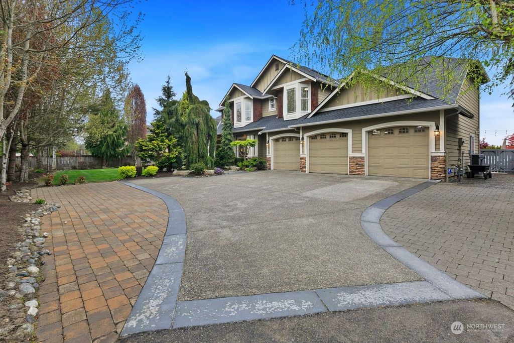 Photo of 11407 42nd Street SE, Snohomish, WA 98290 (MLS # 2237638)