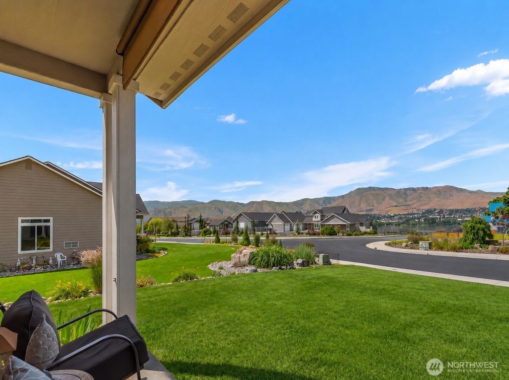 Photo of 3113 NW Delcon Court, East Wenatchee, WA 98802 (MLS # 2533708)