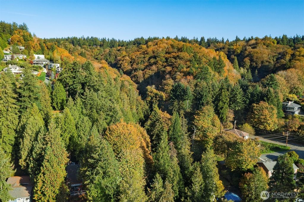 Photo of 13515 62nd Avenue NE, Kirkland, WA 98034 (MLS # 2469288)