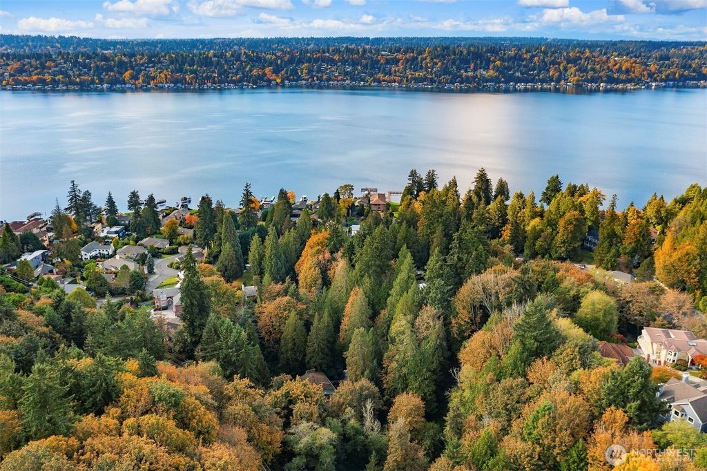 Photo of 13515 62nd Avenue NE, Kirkland, WA 98034 (MLS # 2469288)