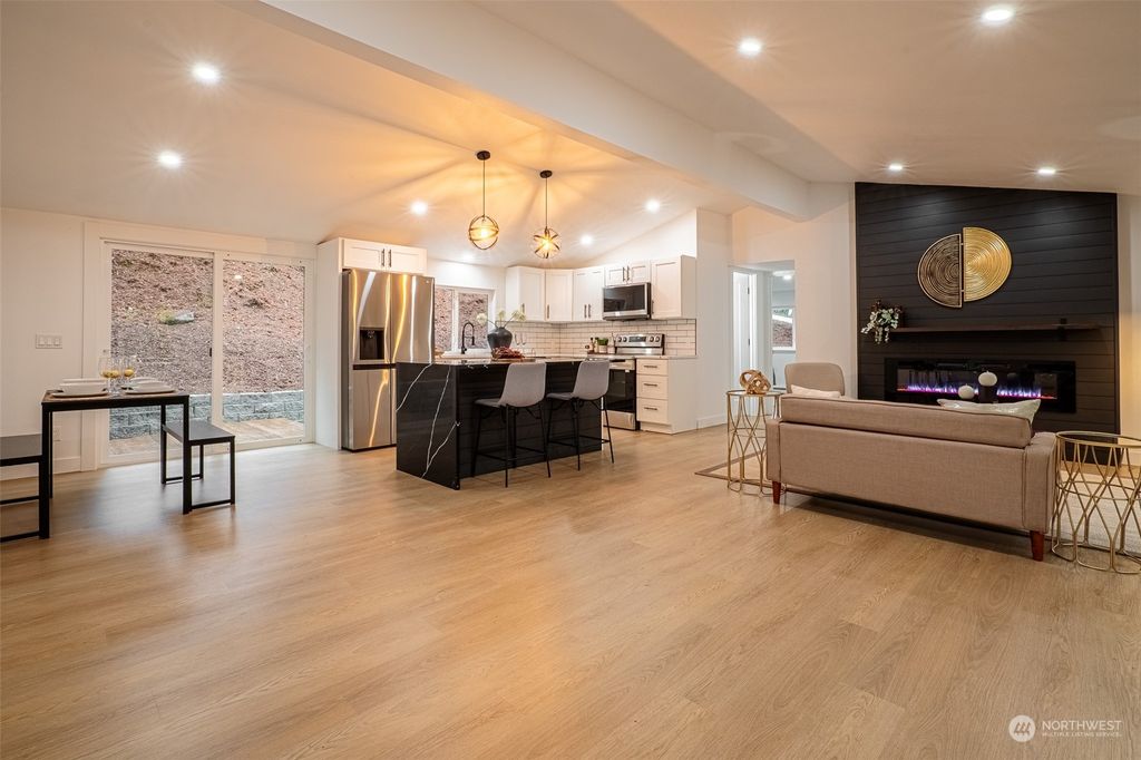 Photo of 22002 196th Avenue SE, Renton, WA 98058 (MLS # 2204967)