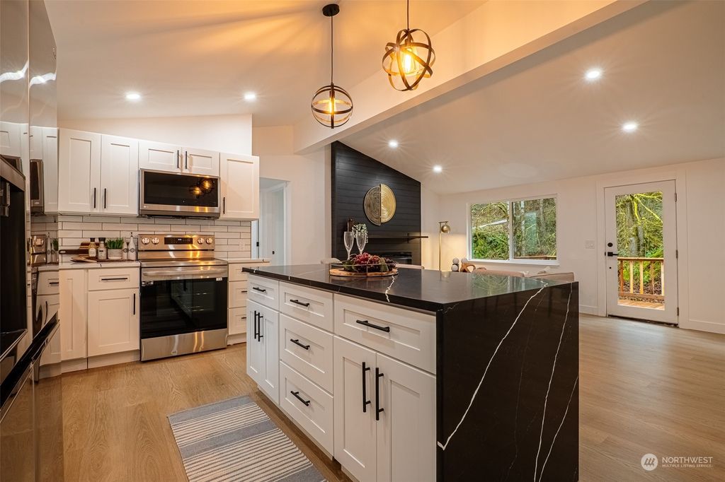 Photo of 22002 196th Avenue SE, Renton, WA 98058 (MLS # 2204967)