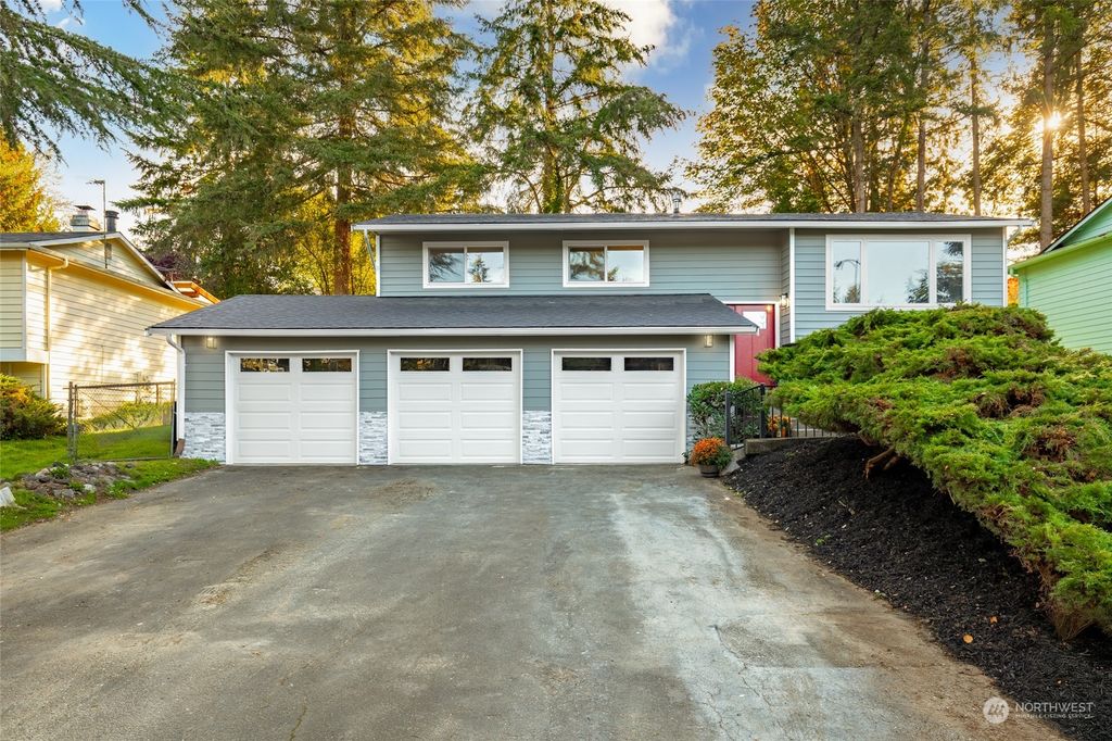 Photo of 18410 127th Avenue SE, Renton, WA 98058 (MLS # 2302424)