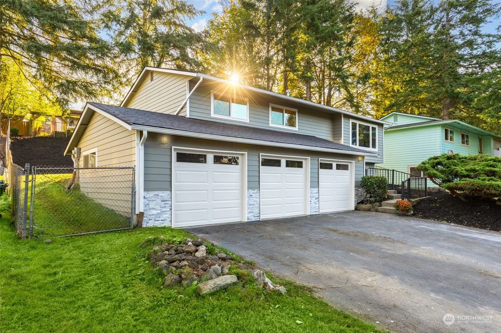 Photo of 18410 127th Avenue SE, Renton, WA 98058 (MLS # 2302424)