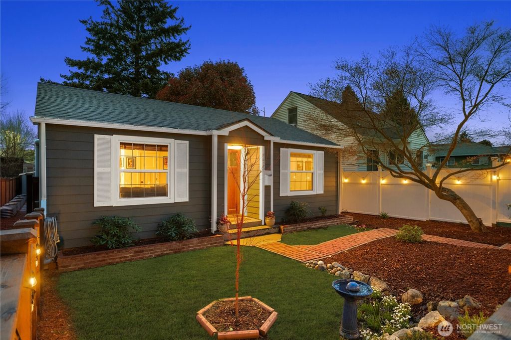 Photo of 9425 14th Avenue SW, Seattle, WA 98106 (MLS # 2353201)