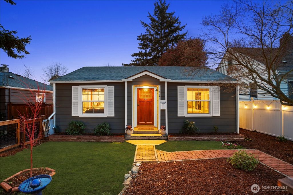 Photo of 9425 14th Avenue SW, Seattle, WA 98106 (MLS # 2353201)