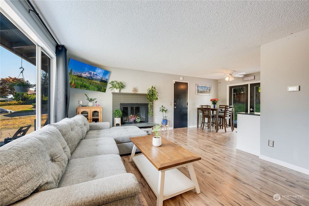 Photo of 5132 133 Street SE, Everett, WA 98208 (MLS # 2265388)