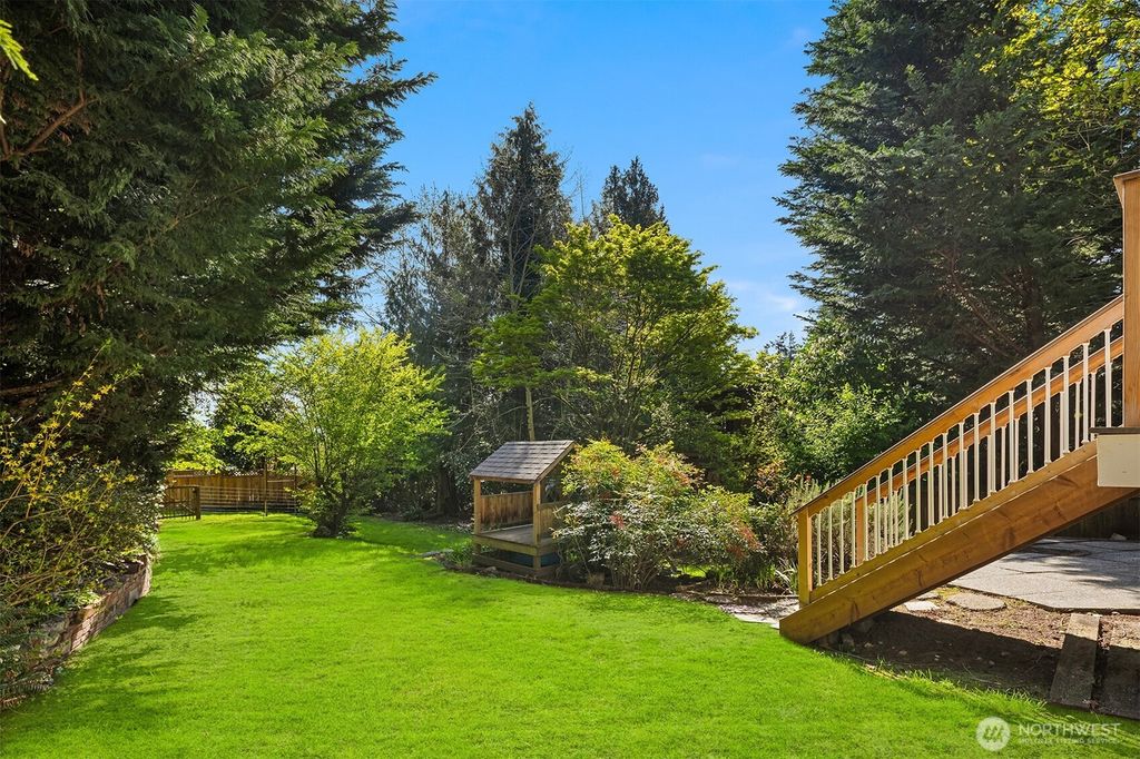 Photo of 9712 49th Avenue NE, Seattle, WA 98115 (MLS # 2360963)