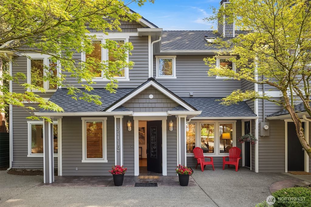 Photo of 9712 49th Avenue NE, Seattle, WA 98115 (MLS # 2360963)