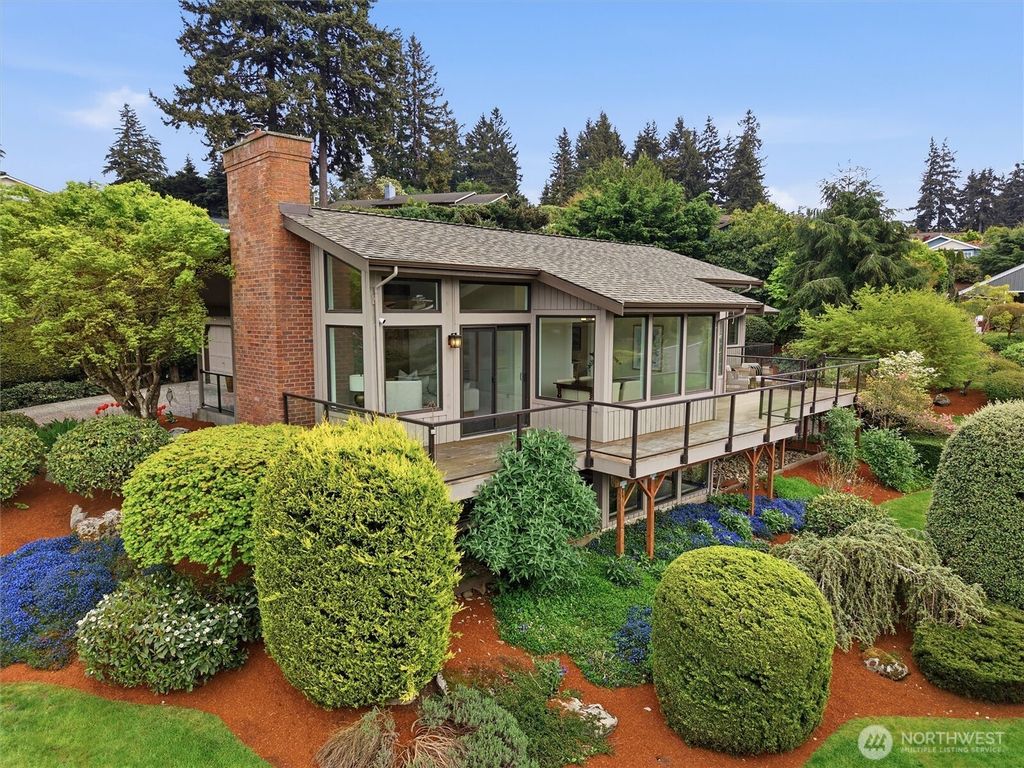 Photo of 911 S 294th Place, Federal Way, WA 98003 (MLS # 2484693)
