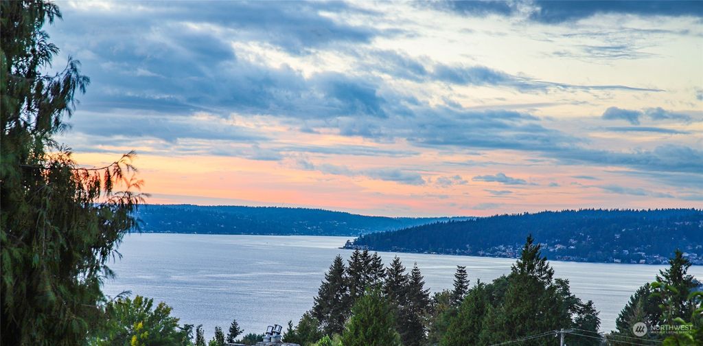 Photo of 5519 106th Avenue NE, Kirkland, WA 98033 (MLS # 2296707)
