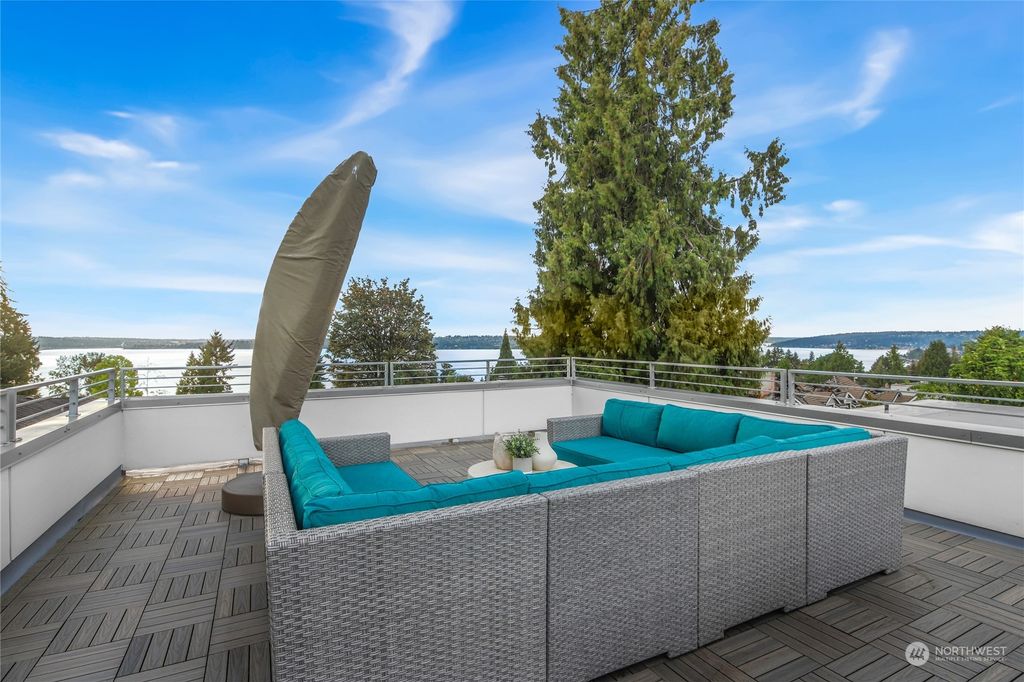 Photo of 5519 106th Avenue NE, Kirkland, WA 98033 (MLS # 2296707)