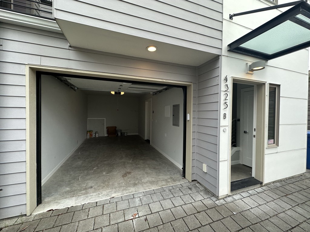 4325 Whitman Avenue N B