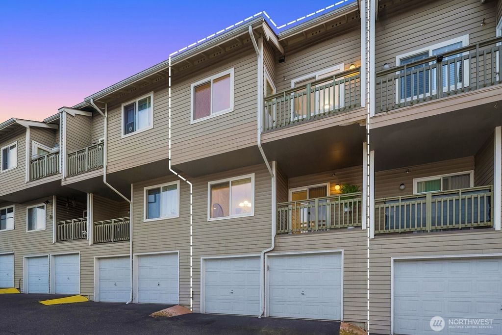 Photo of 901 E Marine View Drive #106, Everett, WA 98201 (MLS # 2397388)
