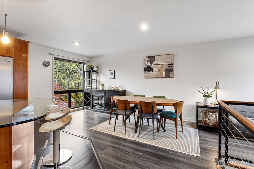 Photo of 611 S State Street #9, Kirkland, WA 98033 (MLS # 2506379)