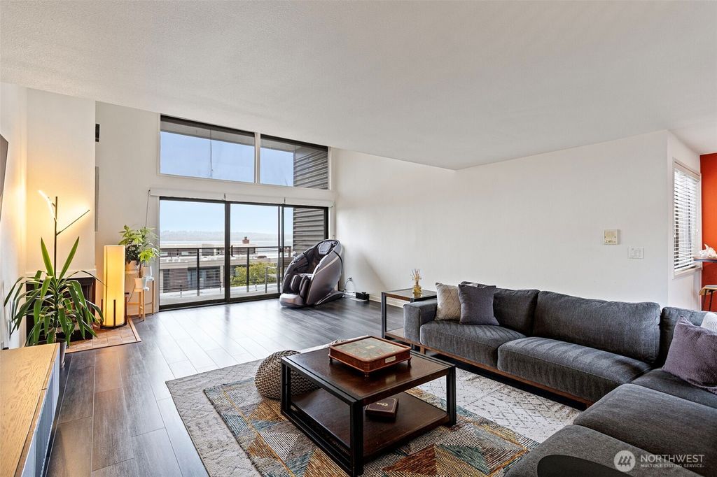 Photo of 611 S State Street #9, Kirkland, WA 98033 (MLS # 2506379)